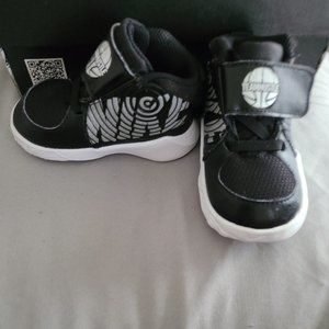 Infant Nike Team Hustle Sneakers